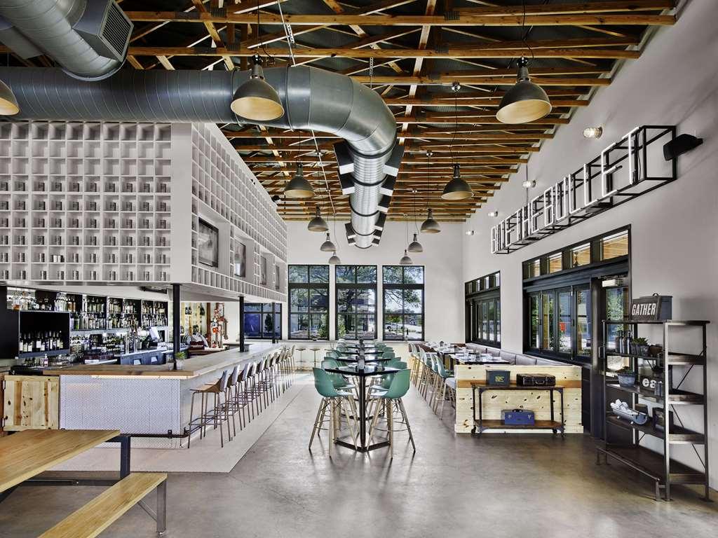 Cavalry Court, By Valencia Hotel Collection College Station Restaurant bilde