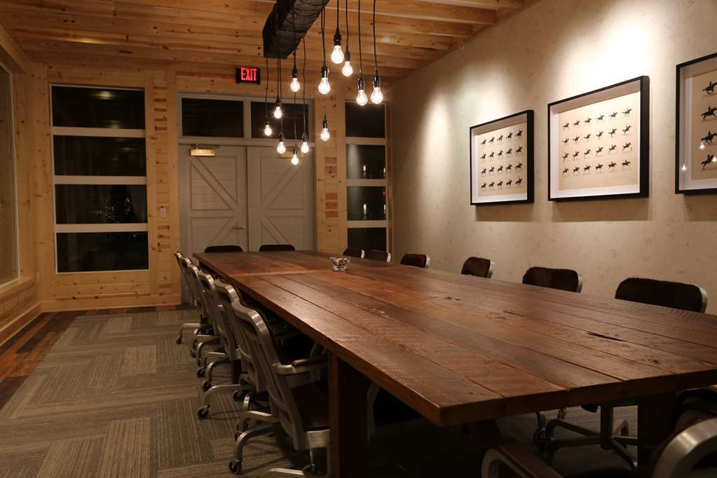 Cavalry Court, By Valencia Hotel Collection College Station Fasiliteter bilde
