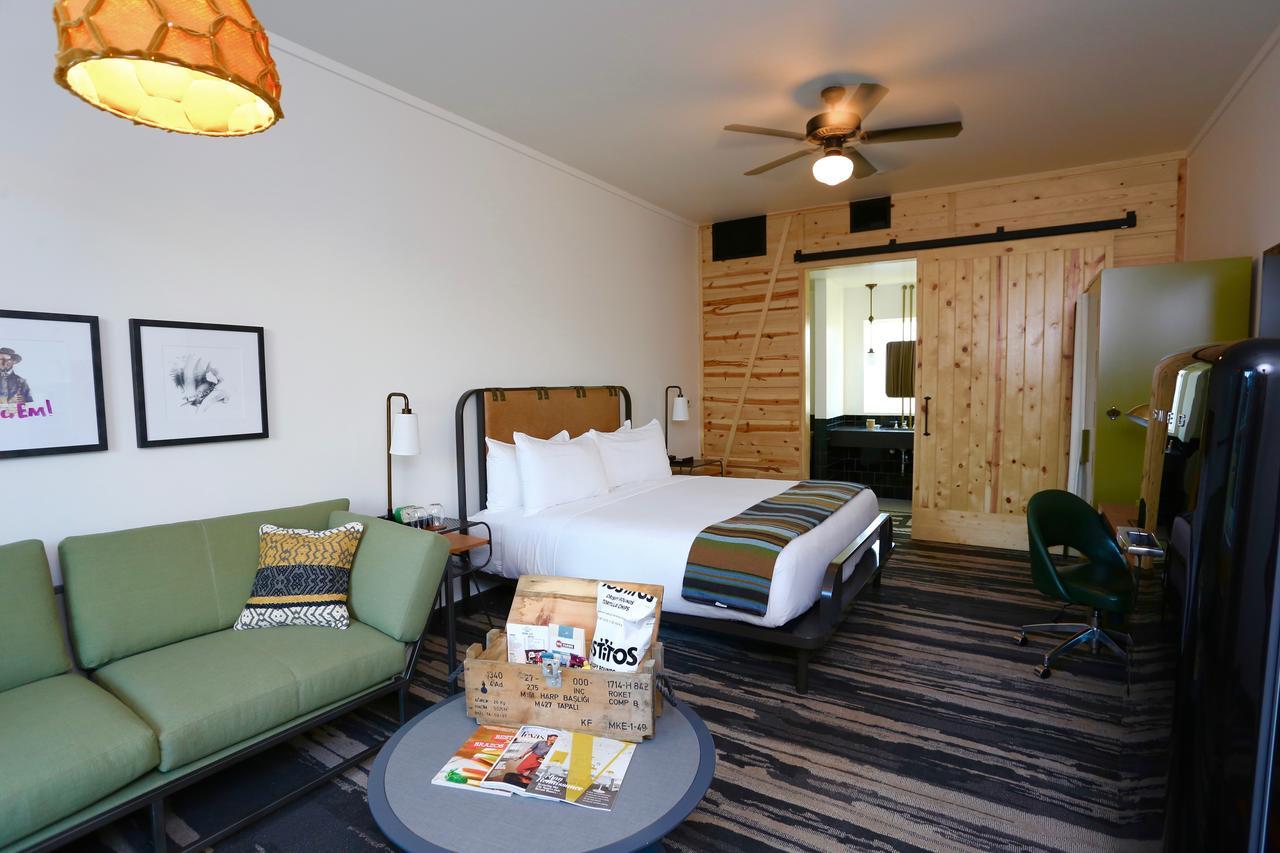 Cavalry Court, By Valencia Hotel Collection College Station Eksteriør bilde