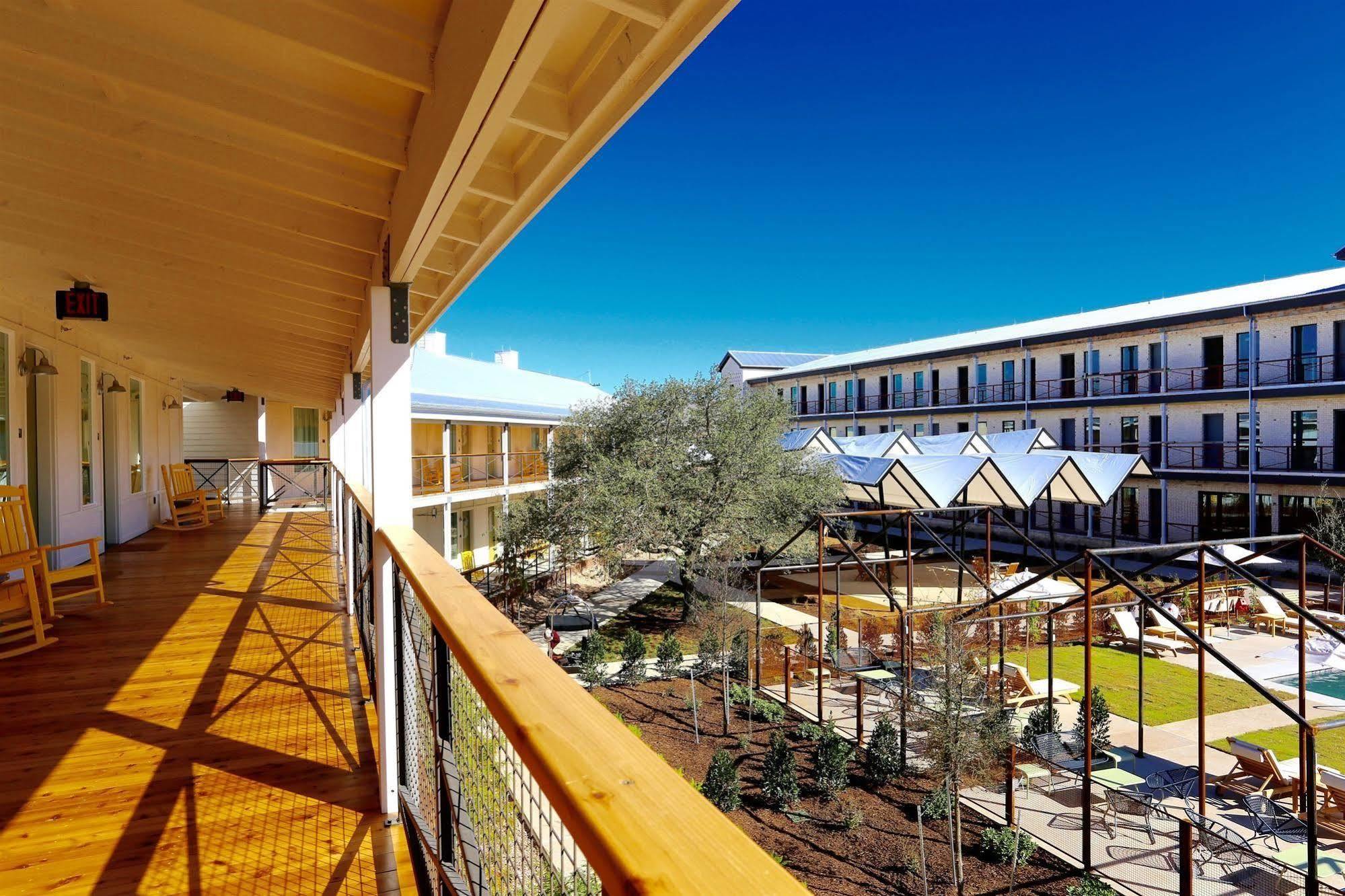 Cavalry Court, By Valencia Hotel Collection College Station Eksteriør bilde