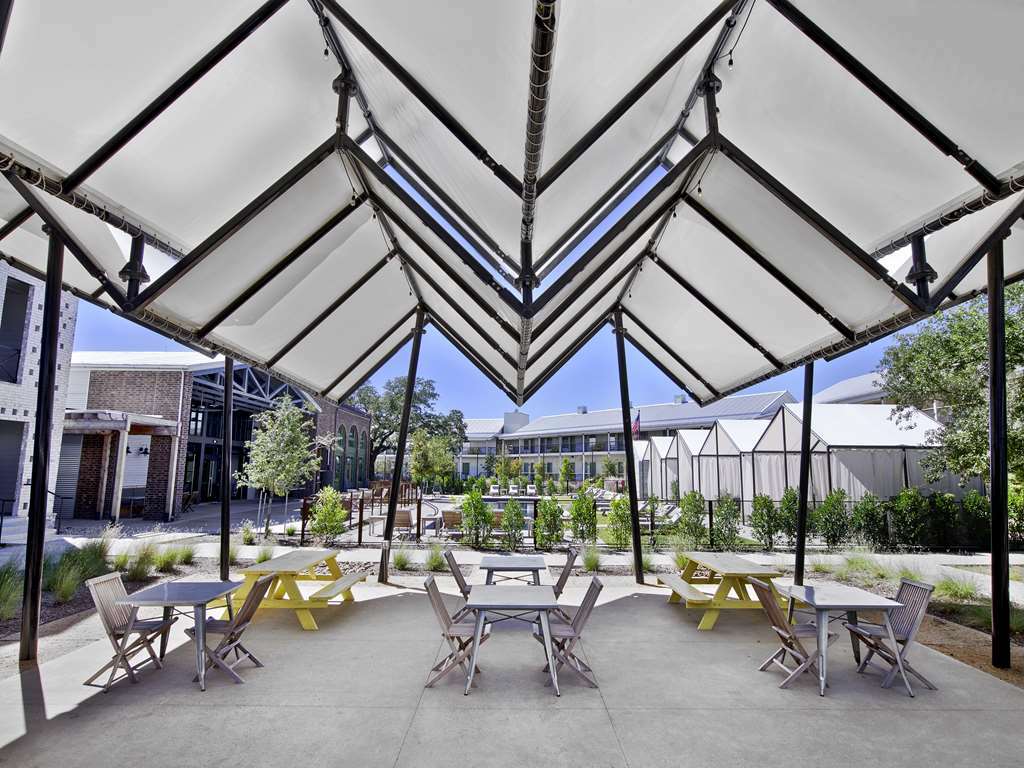 Cavalry Court, By Valencia Hotel Collection College Station Fasiliteter bilde