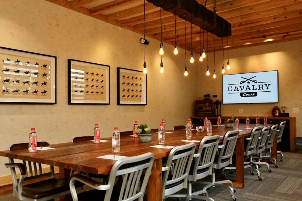 Cavalry Court, By Valencia Hotel Collection College Station Fasiliteter bilde